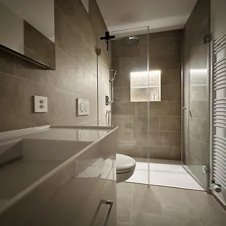 Luxury Lakefront Lejlighed